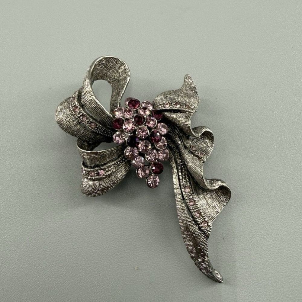 Vintage Purple Rhinestone Bow Brooch Silver Tone Textured Ribbon Cluster Pin